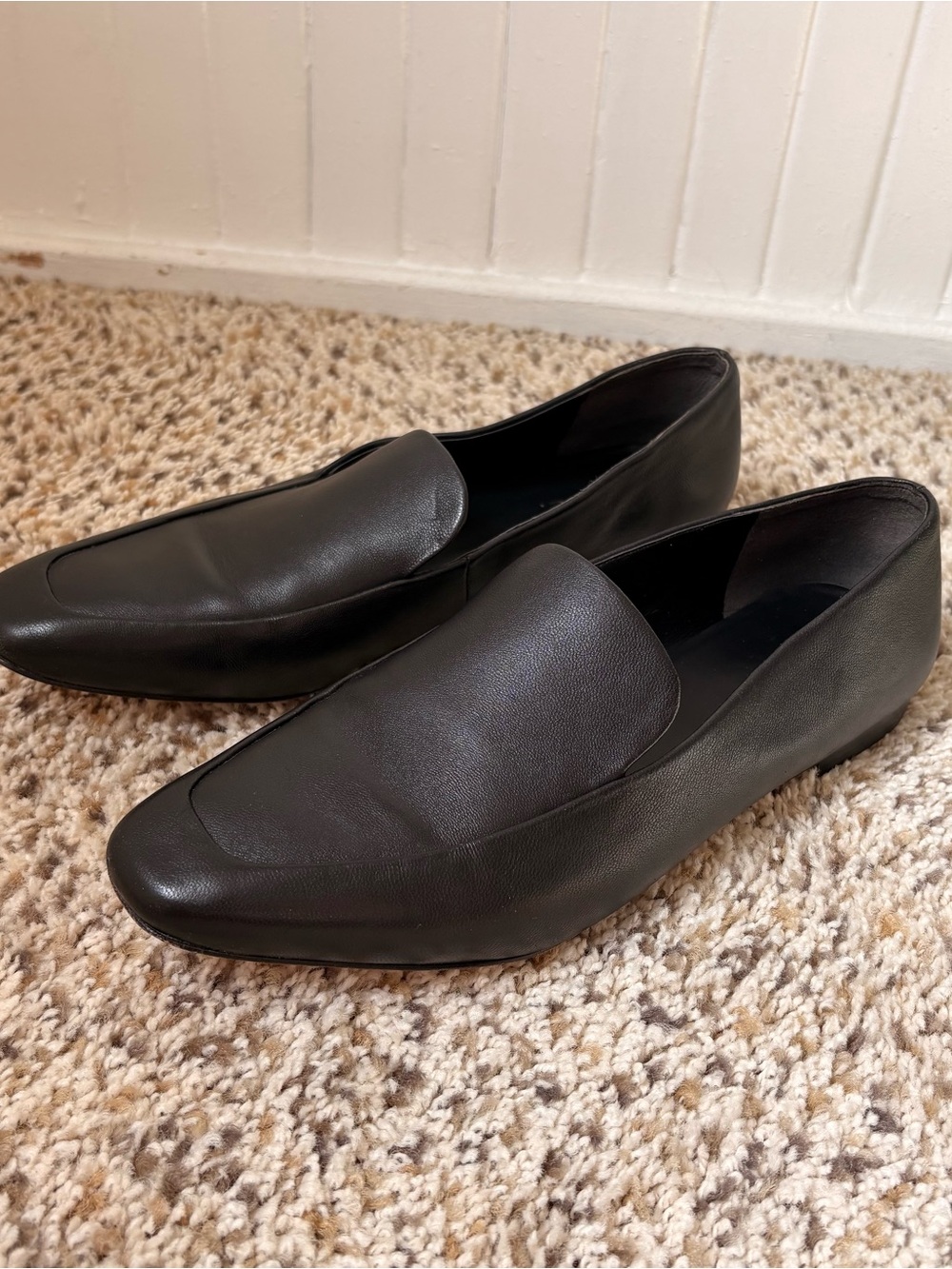 Vince Black 100% Leather Slip-On Loafers Minimalist Contemporary women’s size 8